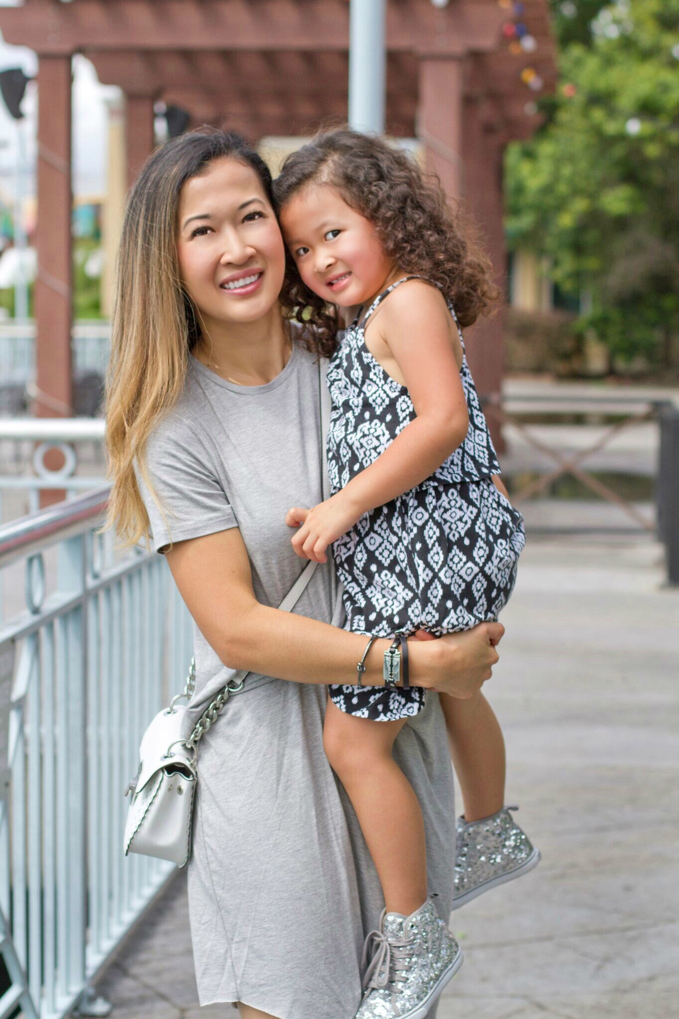 mother and daughter matching outfits for pictures