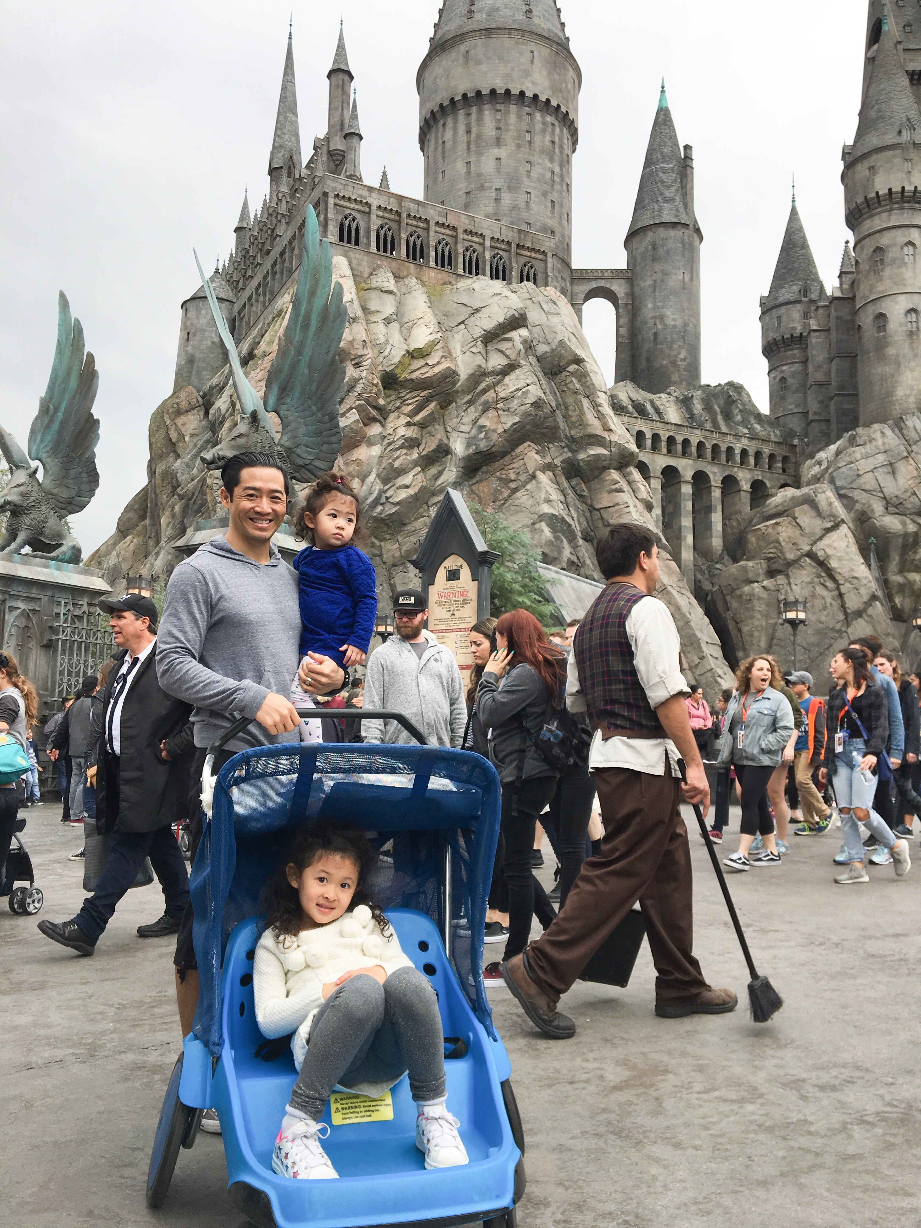 strollers at universal studios hollywood