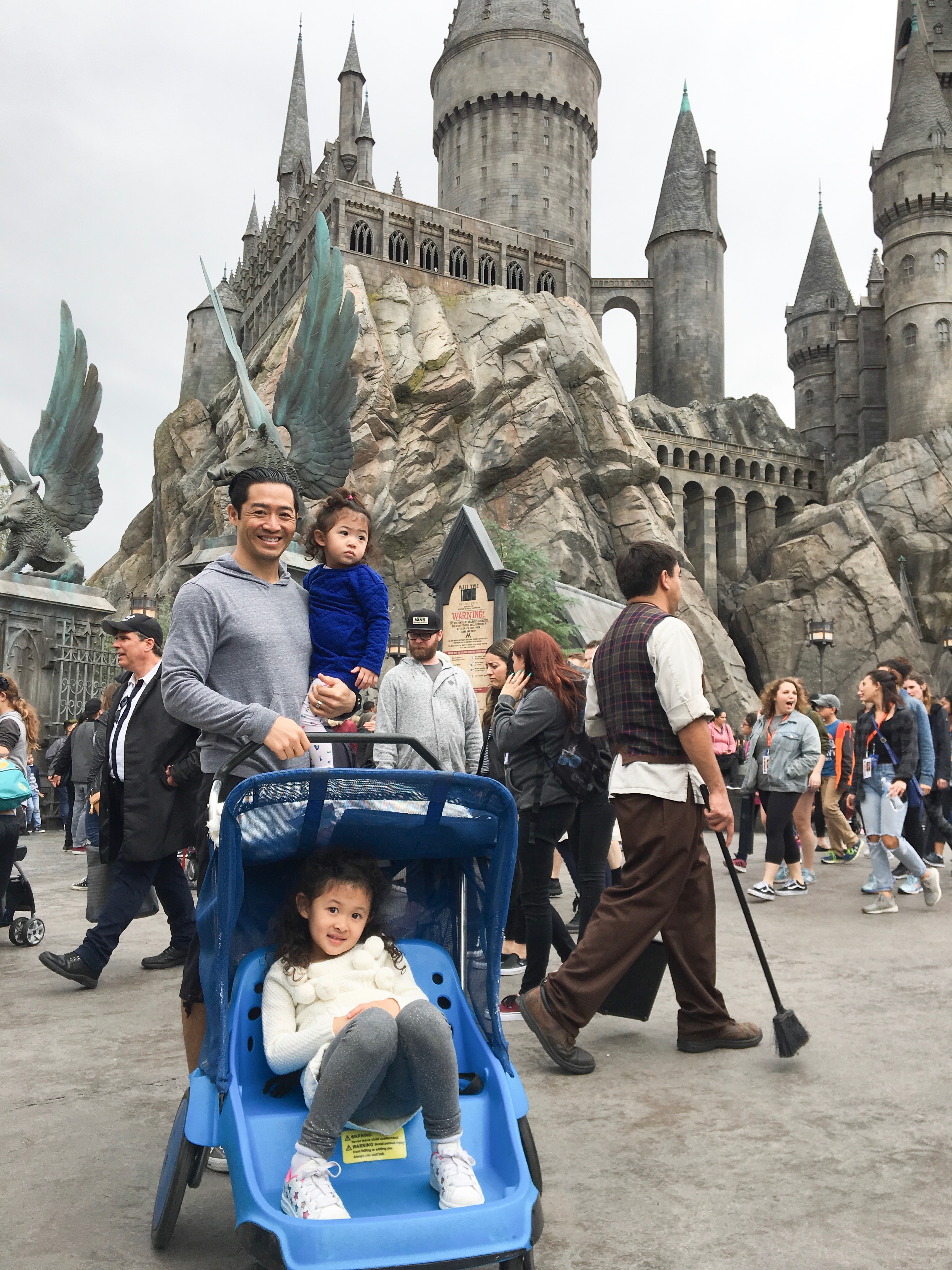 universal studios hollywood stroller rental